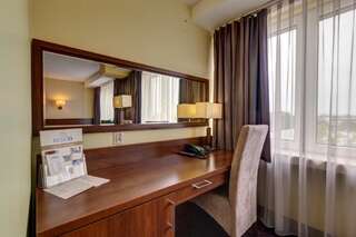 Отель Hotel Beskid Новы-Сонч Улучшенный двухместный номер с 1 кроватью или 2 отдельными кроватями-13