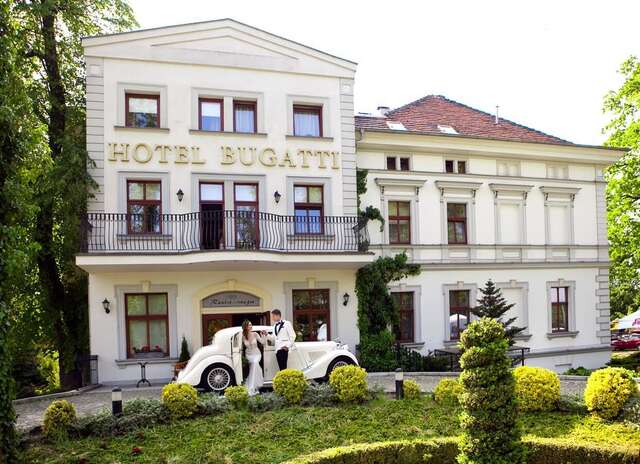 Отель Hotel Bugatti Вроцлав-5