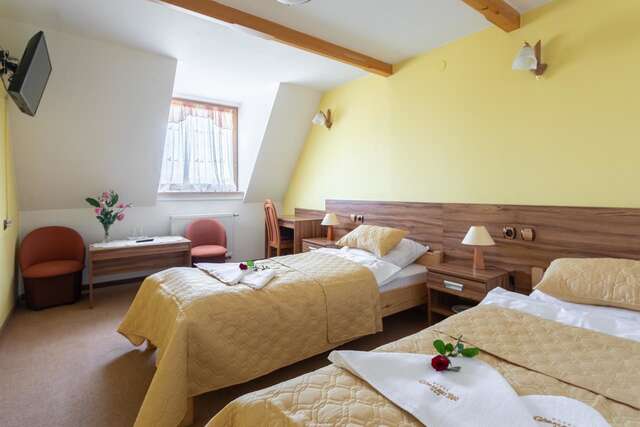 Отель Hotel Góralski Raj Новы-Тарг-11