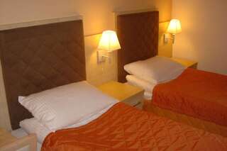 Фото номер Hotel Orange Przeźmierowo Двухместный номер с 1 кроватью или 2 отдельными кроватями