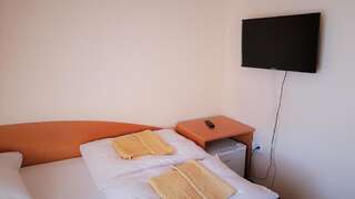 Фото номер Hotel Korona Двухместный номер с 2 отдельными кроватями