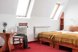 Фото номер Oberża Pod Różą Двухместный номер с 1 кроватью или 2 отдельными кроватями