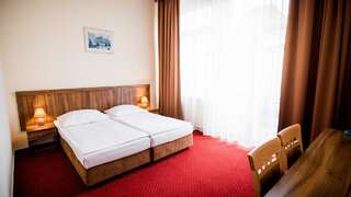 Фото номер Hotel Piast Двухместный номер с 1 кроватью или 2 отдельными кроватями