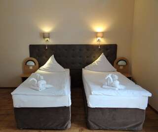 Фото номер Hotel Relax Двухместный номер с 2 отдельными кроватями