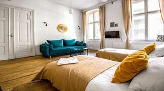 Апартаменты Old Town Centrum Residence Apartments Познань Deluxe Three-Bedroom Apartment with 2 Bathrooms and Balcony-2