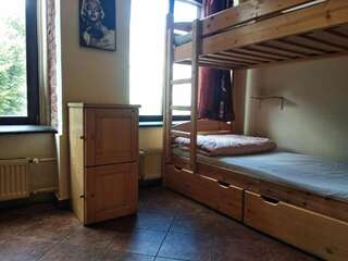 Хостелы Music Hostel Piotrkowska Лодзь Односпальная кровать в общем мужском номере-3