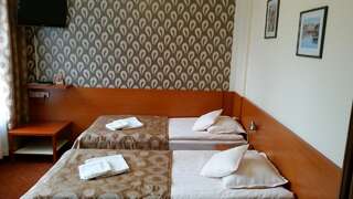 Фото номер Hotel Trojka Двухместный номер с 1 кроватью или 2 отдельными кроватями - Подходит для гостей с ограниченными физическими возможностями