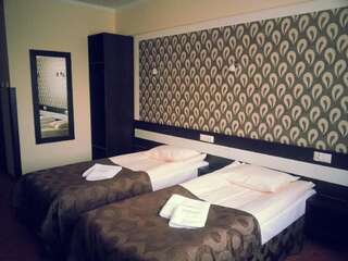 Фото номер Hotel Trojka Двухместный номер с 2 отдельными кроватями