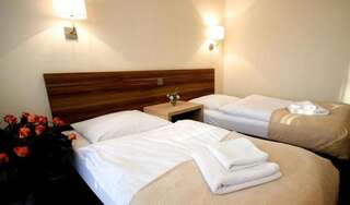 Фото номер Adria Двухместный номер с 2 отдельными кроватями