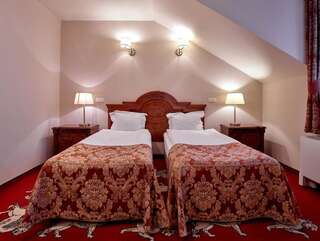 Отель Hotel Koronny Замосць Стандартный двухместный номер с 2 отдельными кроватями-5