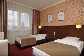 Фото номер Hotel Lotos Двухместный номер с 2 отдельными кроватями