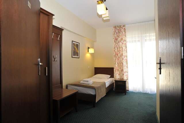 Отель Hotel Lotos Woskrzenice Duże-29