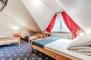 Отели типа «постель и завтрак» Dunajecki Dworek Бялы-Дунаец Стандартный семейный номер-5
