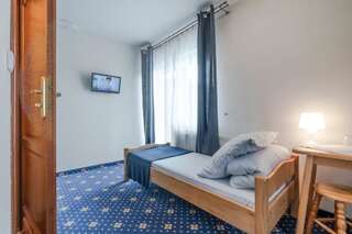 Отели типа «постель и завтрак» Dunajecki Dworek Бялы-Дунаец Трехместный номер-1