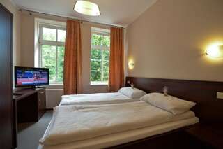 Отель Hotel Cesarski - Kaiserhof Гижицко Двухместный номер с 2 отдельными кроватями-3