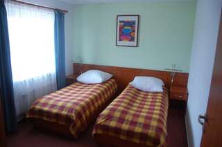 Фото номер Hotel Angie Двухместный номер с 1 кроватью или 2 отдельными кроватями