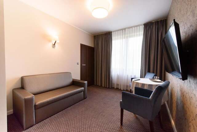 Отель Hotel Nowy Dwór Тшебница-17