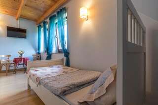 Отели типа «постель и завтрак» Villa Bezycer Gowidlino Двухместный номер с 2 отдельными кроватями, вид на сад-1