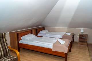 Фото номер Dworek Zacisze Двухместный номер с 1 кроватью или 2 отдельными кроватями