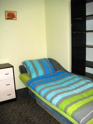 Хостелы Hostel Omega Жешув Односпальная кровать в общем номере с 6 кроватями-1