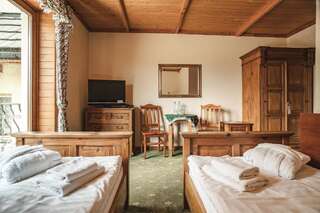 Курортные отели Biały Dunajec Regionalny Resort & Spa Бялы-Дунаец Двухместный номер с 1 кроватью или 2 отдельными кроватями и балконом-1