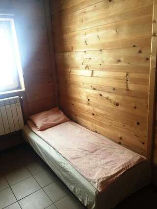 Фото номер Zagroda Chryszczata Cемейный номер с собственной ванной комнатой