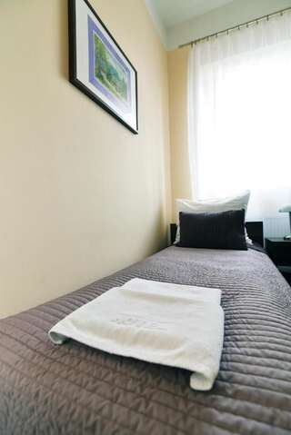 Фото номер Hotel Pod Jeleniem Двухместный номер с 1 кроватью или 2 отдельными кроватями