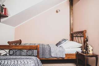 Фото номер Stajnia Sarnówek Двухместный номер с 2 отдельными кроватями и собственной ванной комнатой