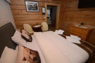 Фото номер U Tatarów Двухместный номер с двуспальной кроватью и дополнительной кроватью