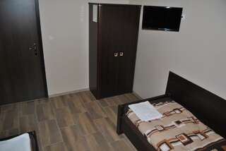 Фото номер Hotel Gościniec Двухместный номер с 1 кроватью или 2 отдельными кроватями и ванной комнатой