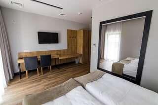 Фото номер Hotel Browar Wiatr Двухместный номер с 1 кроватью или 2 отдельными кроватями, вид на сад
