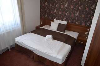 Фото номер Hotel Esperanto Двухместный номер с 1 кроватью или 2 отдельными кроватями