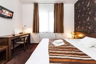Фото номер Hotel Esperanto Двухместный номер с 1 кроватью или 2 отдельными кроватями