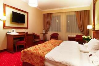 Фото номер Hotel Grodzki Business & Spa Улучшенный двухместный номер с 1 кроватью или 2 отдельными кроватями