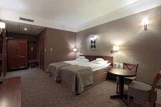 Отель Hotel Esperanto Белосток Двухместный номер с 1 кроватью или 2 отдельными кроватями-1