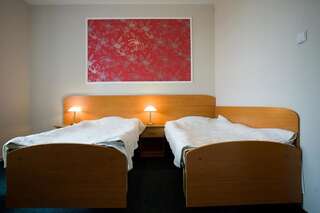 Фото номер Hotel Mały Młyn Двухместный номер с 2 отдельными кроватями