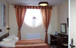 Фото номер Hotel Domino Двухместный номер с 1 кроватью или 2 отдельными кроватями