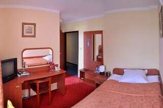 Отель Hotel Korona Цеханув Стандартный номер с кроватью размера "king-size"-2