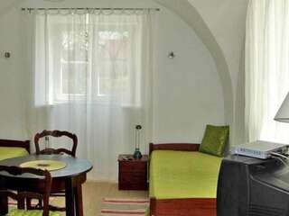 Фото Апартаменты Compact studios on an estate with an 18th century palace. город Udrycze (23)