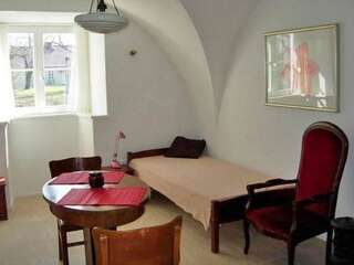 Фото Апартаменты Compact studios on an estate with an 18th century palace. город Udrycze (9)
