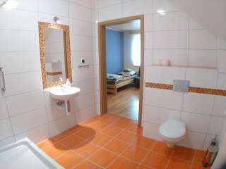 Фото номер Noclegi Przylesie Четырехместный номер с ванной комнатой