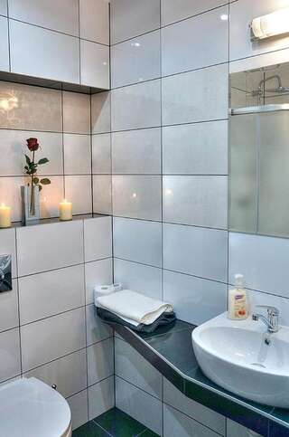 Фото номер Pokoje BALDI Benelux Четырехместный номер с собственной ванной комнатой