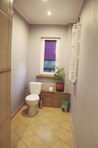 Фото номер Pod Modrzewiem Трехместный номер с основными удобствами и общей ванной комнатой