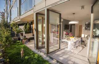 Апартаменты Garden Apartment Cracow- Shopping Mall 1min, Underground Parking, Family Friendly, City Center Краков