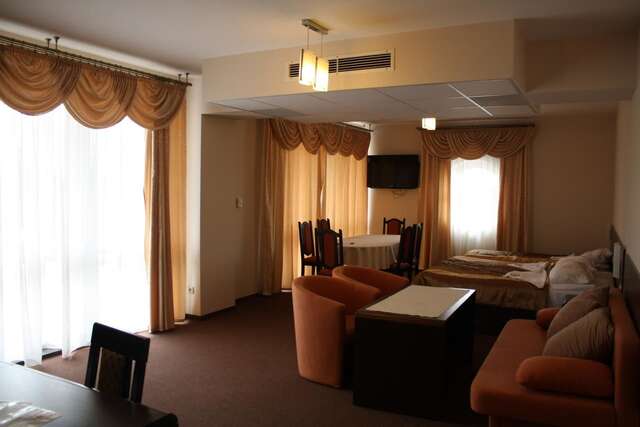 Отель Hotel PINOCY Lędziny-22