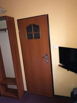 Фото номер Noclegi Stokrotka Двухместный с 1 кроватью или 2 отдельными кроватями и душем