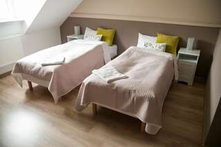 Фото номер Pensjonat Zielone Wzgórze Просторный двухместный номер с 2 отдельными кроватями