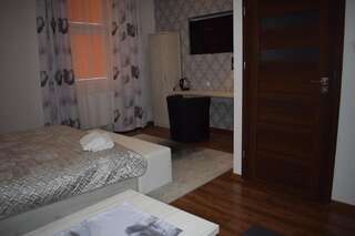 Фото номер Sepia Restauracja & Noclegi Двухместный номер Делюкс с 1 кроватью и душем