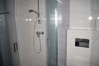 Фото номер Sepia Restauracja & Noclegi Двухместный номер Делюкс с 1 кроватью и душем