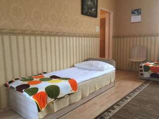 Хостелы Hostel DREWLAND Лидзбарк-Варминьски Cемейный номер с собственной ванной комнатой-3